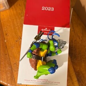 Hallmark Keepsake TMNT Leonardo Ornament - Green and Blue
